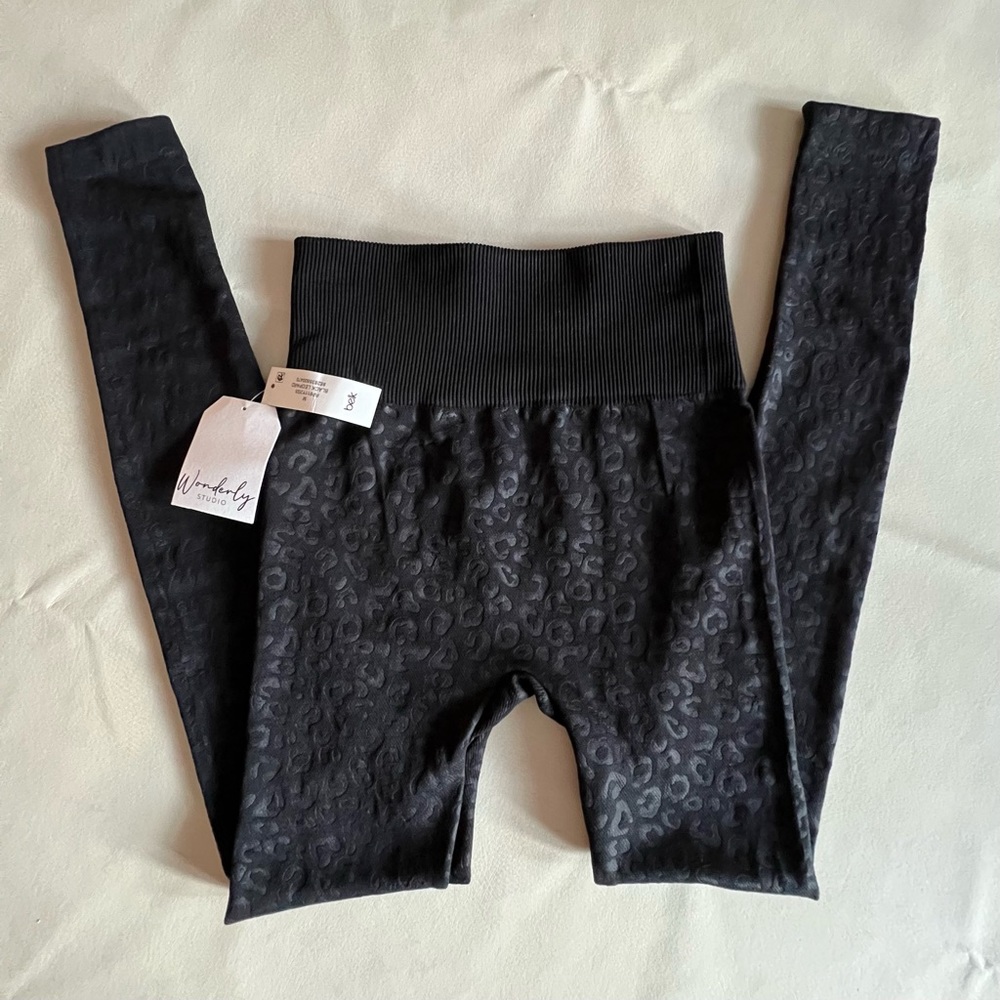 Wonderly Black Leopard Fleece Leggings - Picture 6 of 7